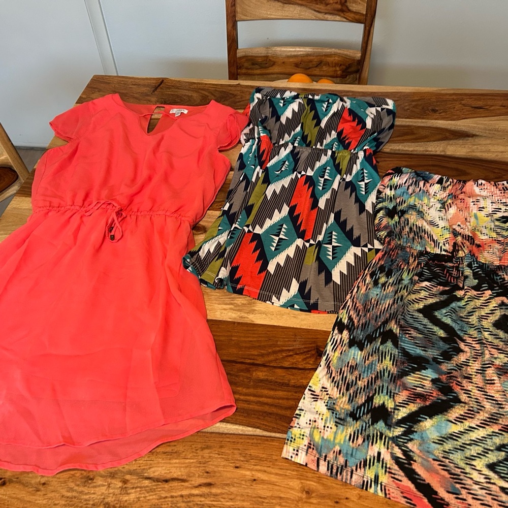 Set of 3 women’s small dress, 2 strapless, 1 cap sleeve, super cute